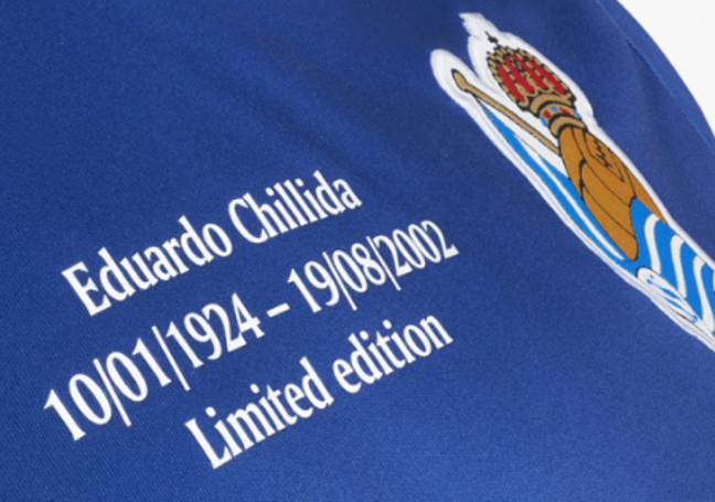 Detalle de la nueva camiseta de la Real