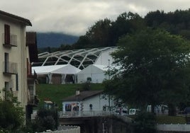 Las carpas que se han montado en la antigua ubicación del Bordatxo, para la celebración.