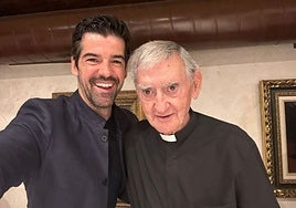 El actor Miguel Ángel Muñoz junto a su profesor, sacerdote y gran amigos Pepe Casanova.