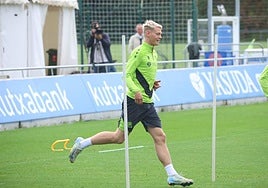 Orri Óskarsson se entrena en Zubieta en la jornada previa al partido contra el Real Madrid