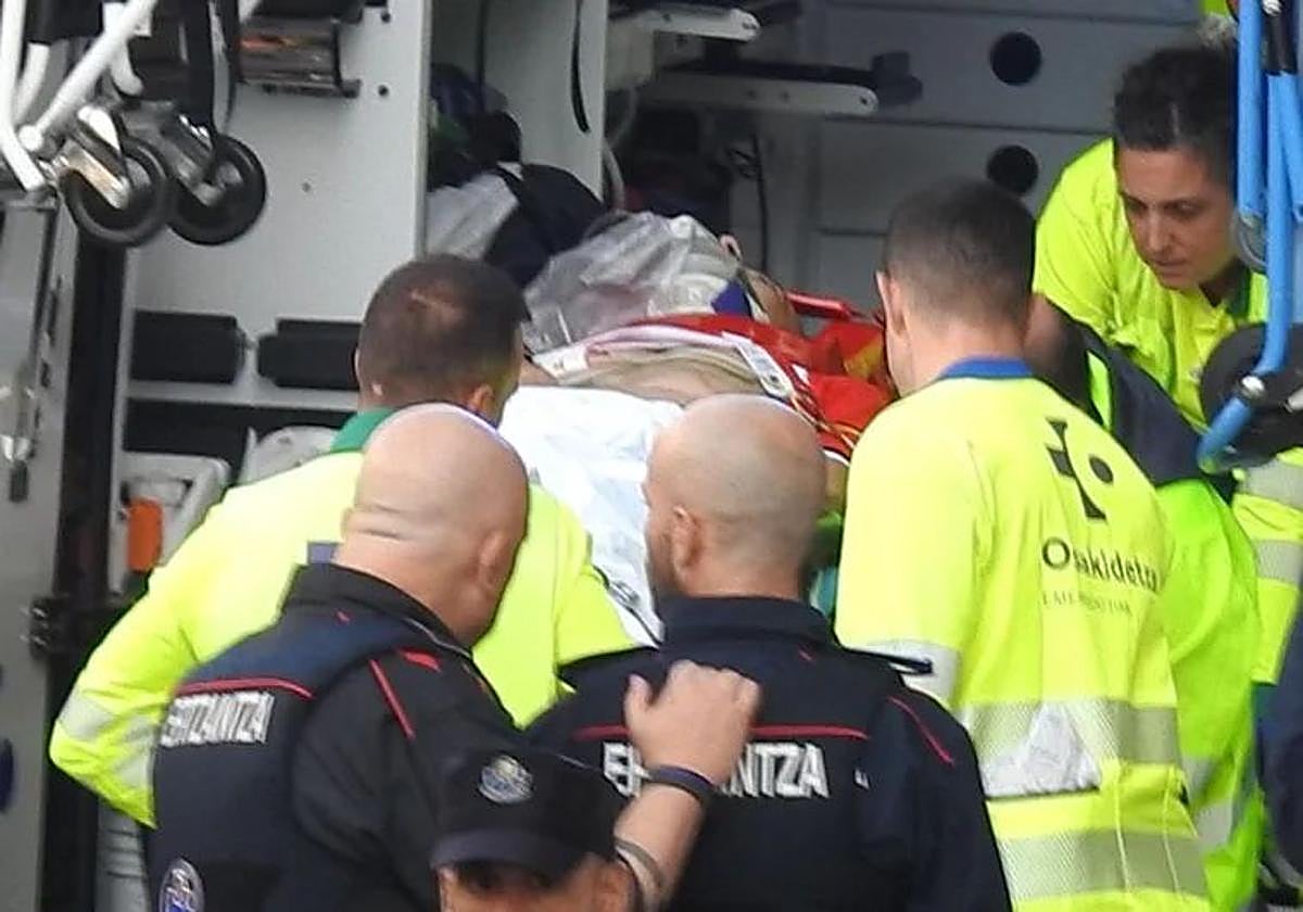 Imagen del hombre tras saltar del balcón.