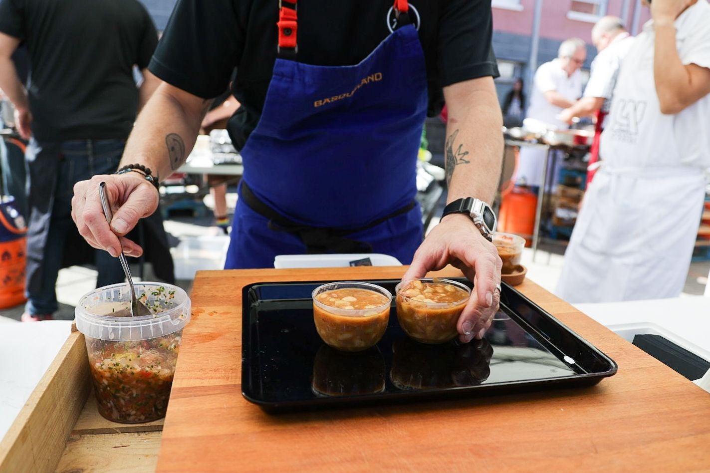 Buen ambiente en la fiesta gastronómica solidaria de Zaporeak