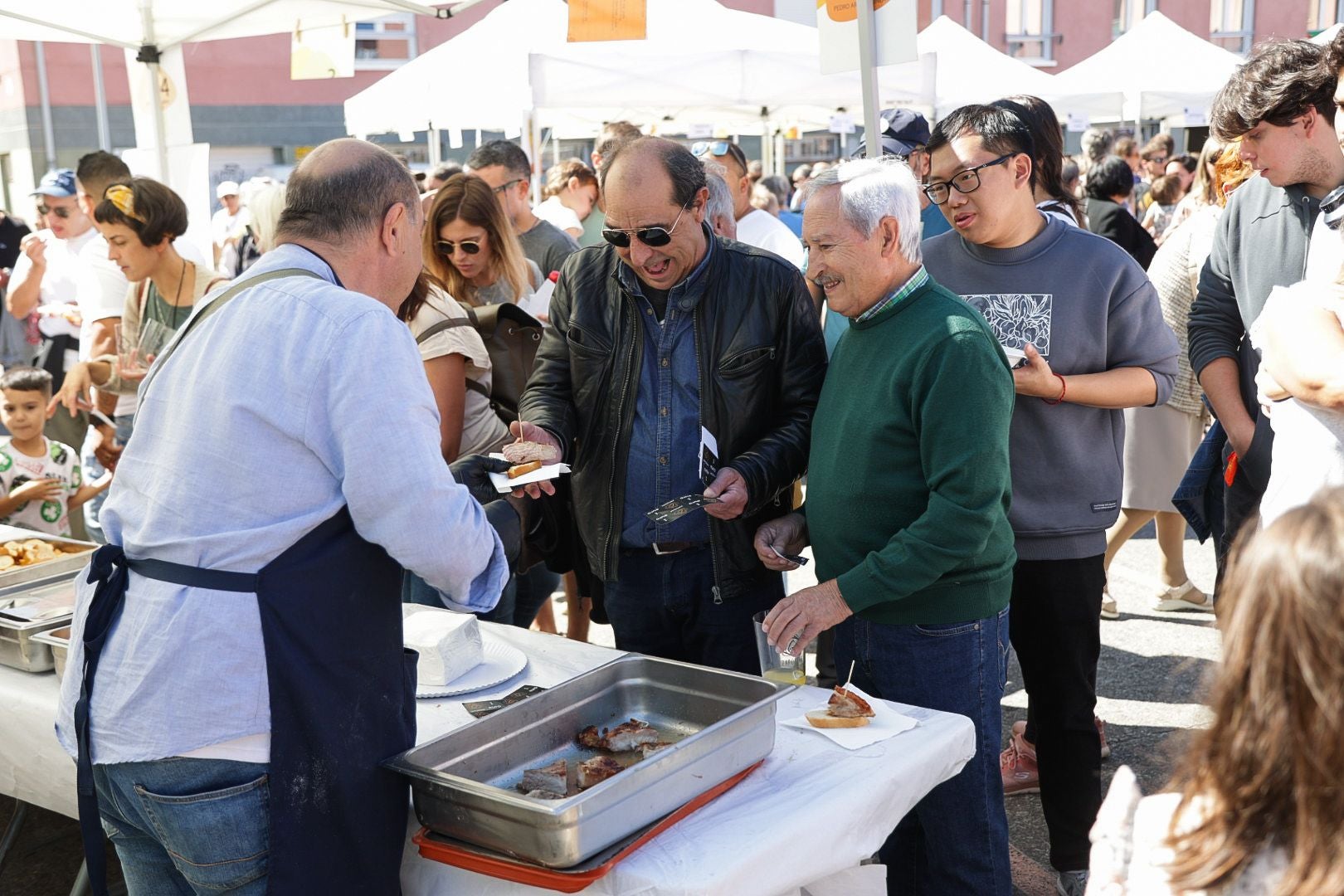 Buen ambiente en la fiesta gastronómica solidaria de Zaporeak