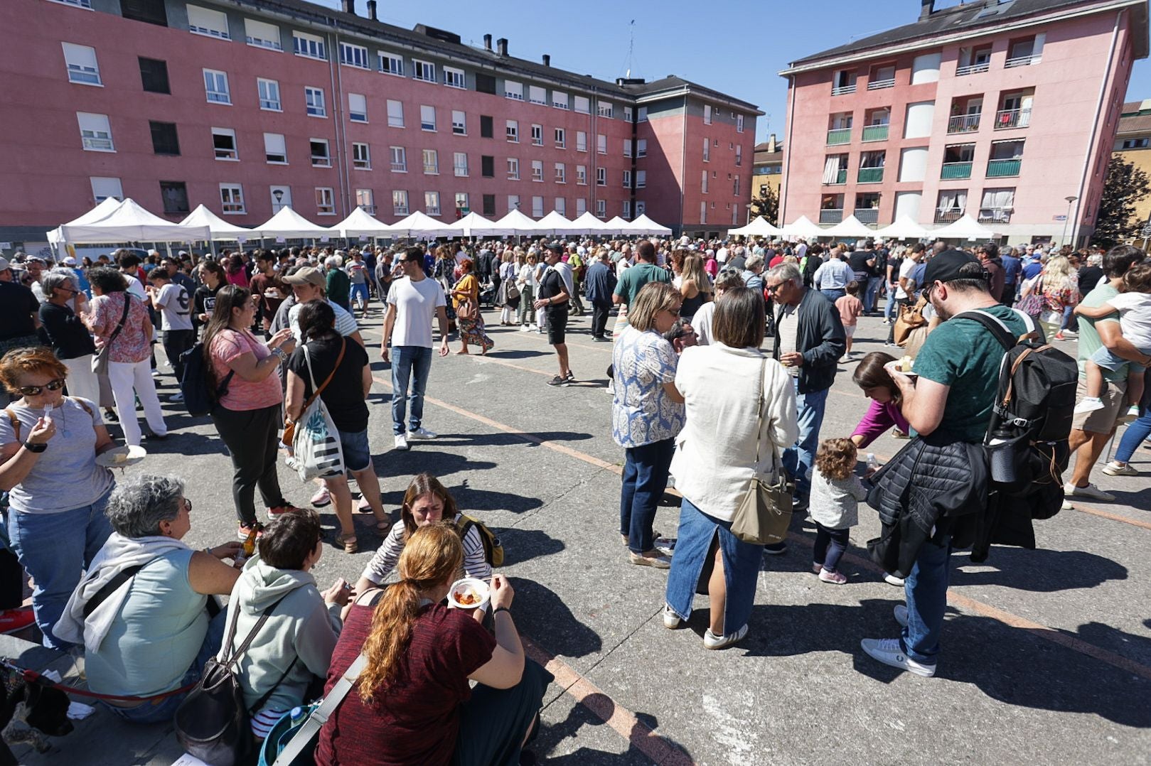 Buen ambiente en la fiesta gastronómica solidaria de Zaporeak