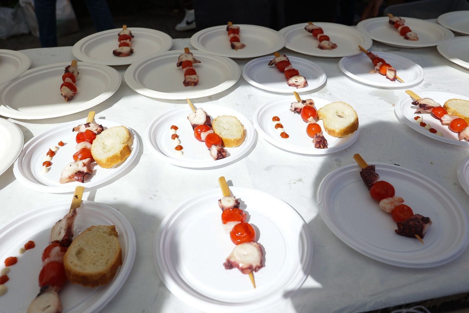 Buen ambiente en la fiesta gastronómica solidaria de Zaporeak