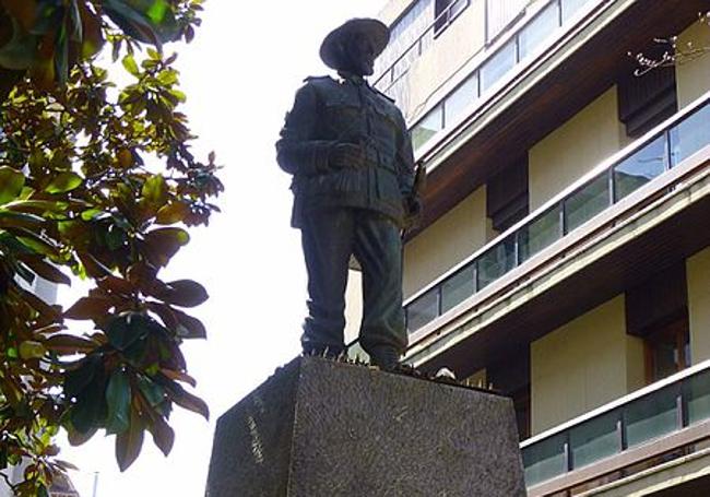 Estatua de Felipe Dugiols