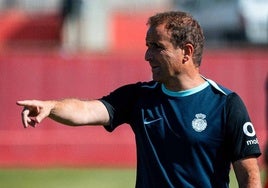 Jagoba Arrasate da órdenes durante un entrenamiento con el Mallorca