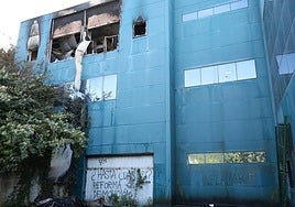 El estado en el quedó el inmueble de Intxaurrondo tras el incendio de este domingo.