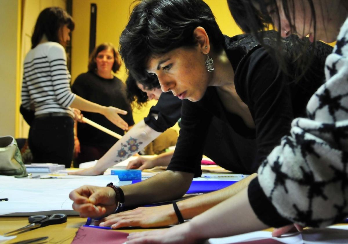 Imagen de un curso de confección que se realizó hace varios años en la casa de cultura.