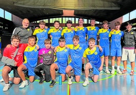 El polideportivo Allurralde y el frontón Arrate acogieron los partidos y posteriores finales del torneo de balonmano de pretemporada.