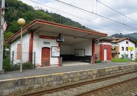 Apeadero del tren de cercanías donde se produjeron los hechos.