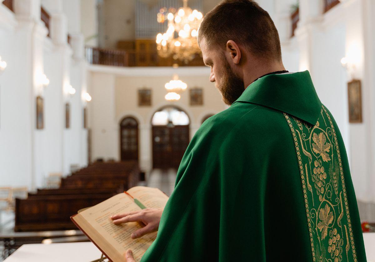 Lo que cobran los curas en España: este es su sueldo medio