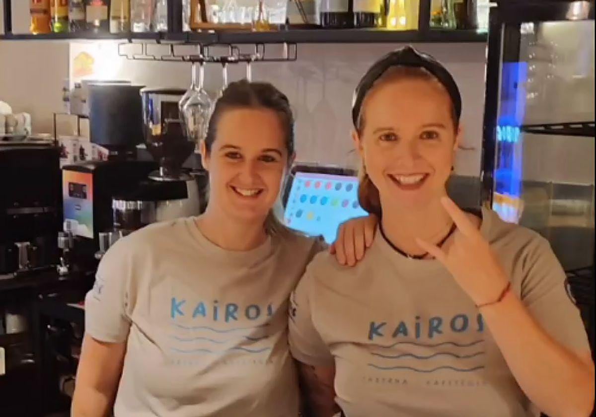 Elaia y Alazne, responsables de la Taberna Kairos Kafetegia de Lasarte.
