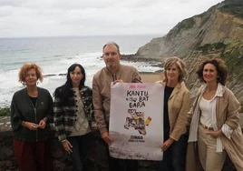 Presentación la pasada semana del espectáculo junto a la playa de Itzurun.