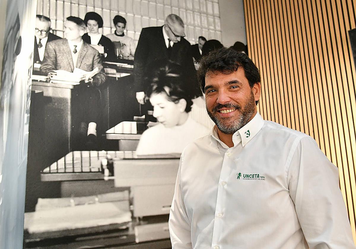 Pablo Garate, CEO del Grupo Unceta, en el almacén de Elgoibar.