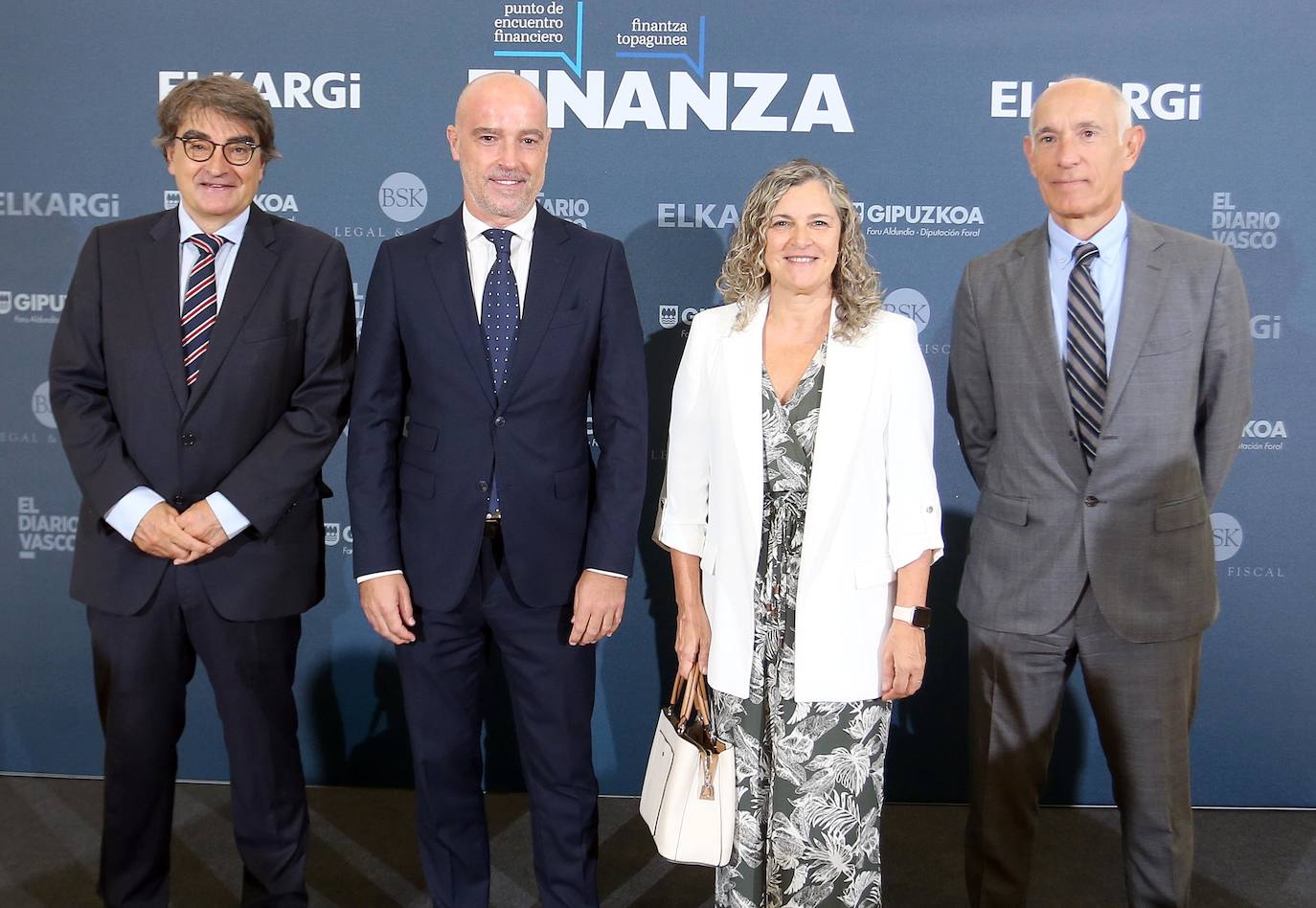 Javier Zubía (director general de la Cámara), Mauri Arregui (presidente de la Cámara) e Isabel Busto (presidenta de Adegi)