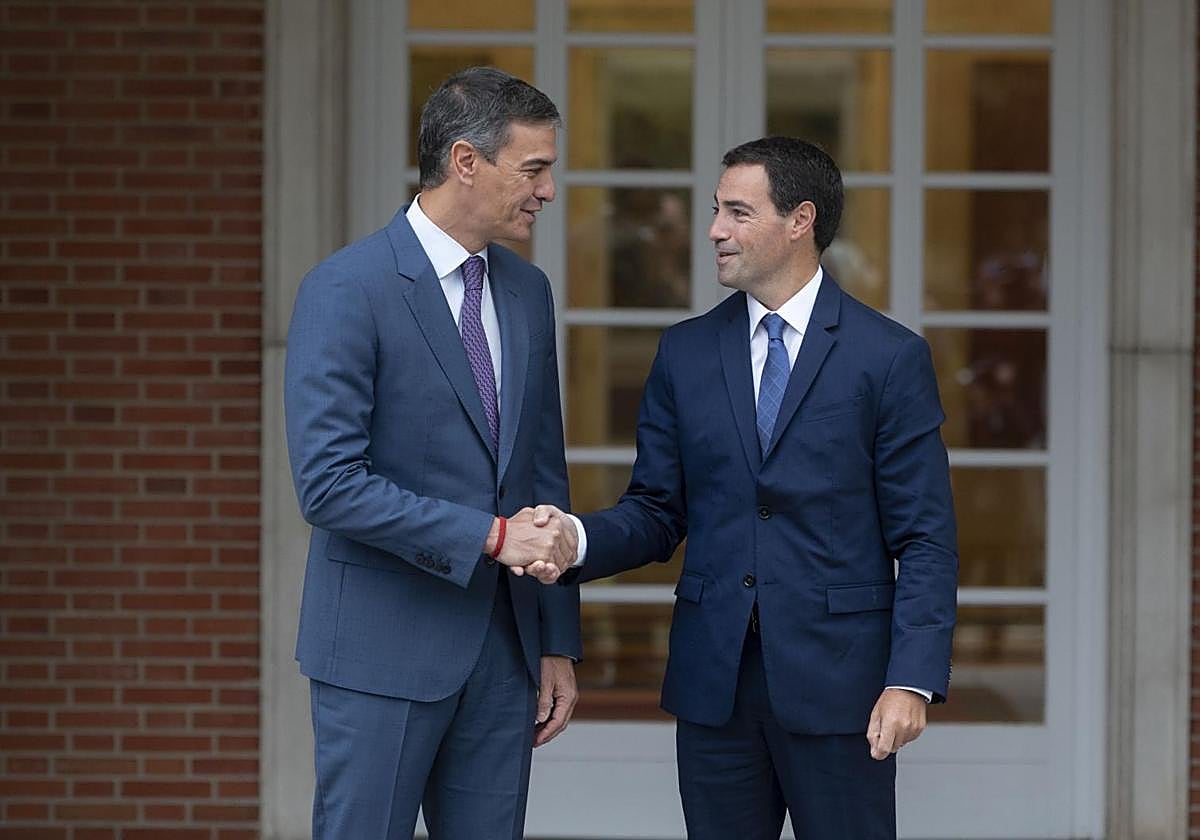 Pedro Sánchez se reúne hoy con el lehendakari Imanol Pradales en la Moncloa.