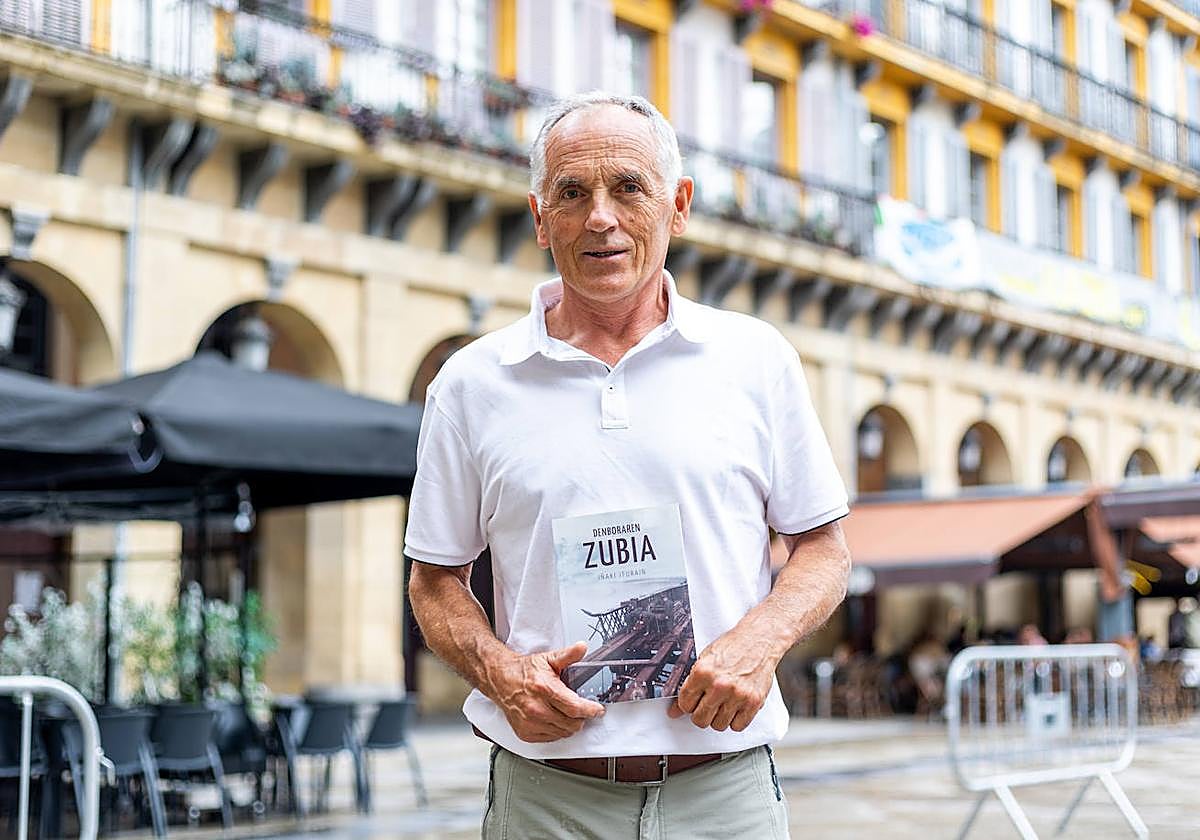 Iñaki Iturain, 'Denboraren zubia' liburuaren aurkezpen aurretik.