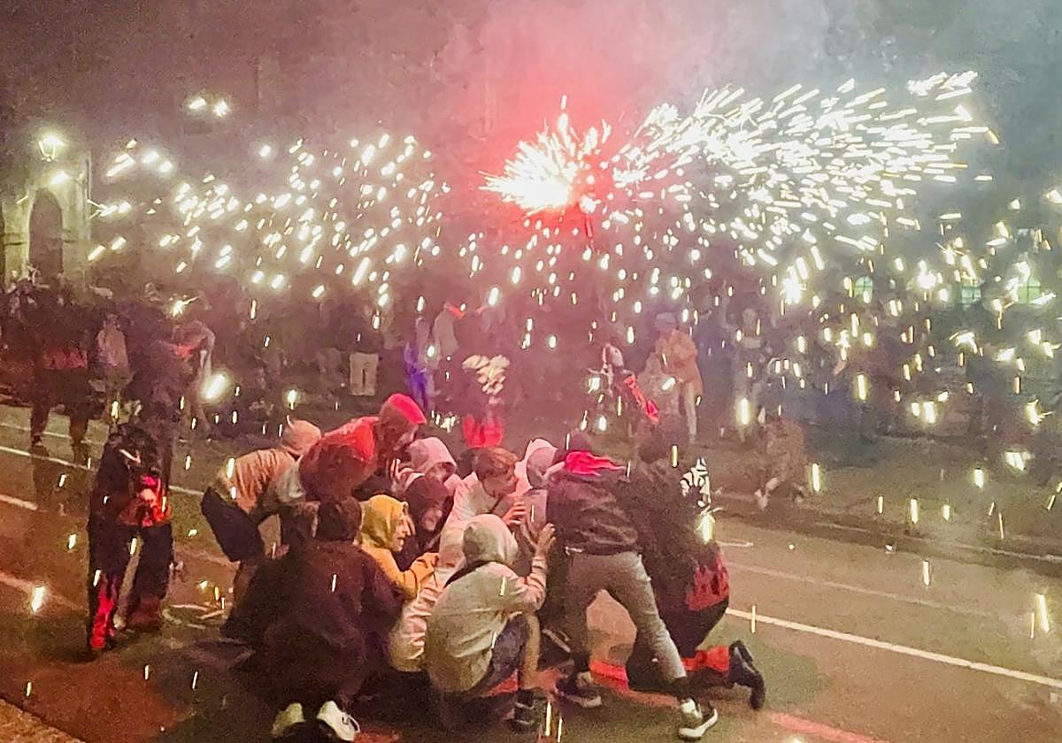 Un espectáculo de correfocs, que suelen tener muy buena acogida, es una de las novedades de la jornada.