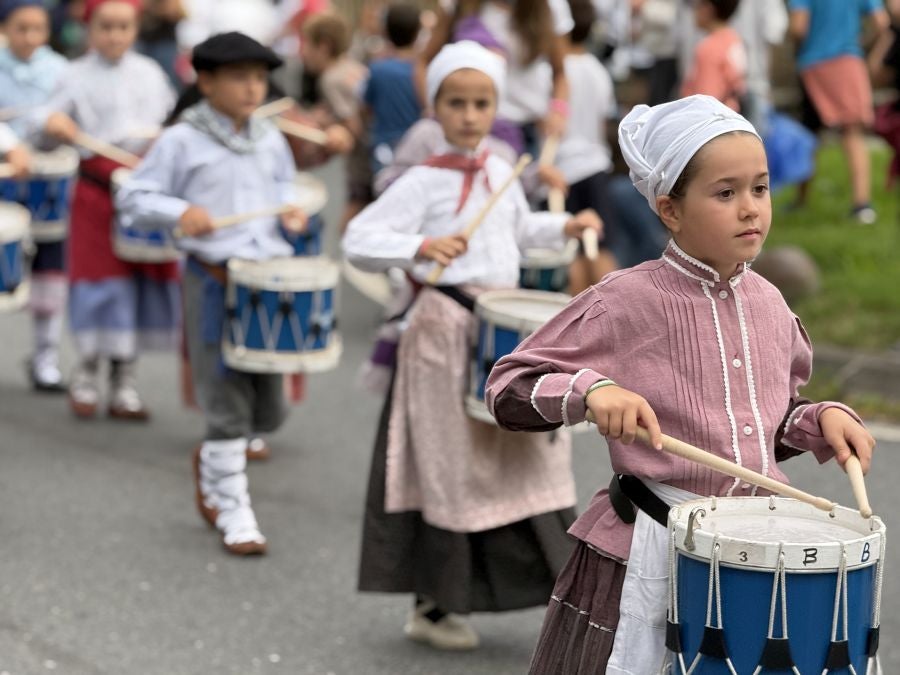 Oñati da la bienvenida a los txantxikis