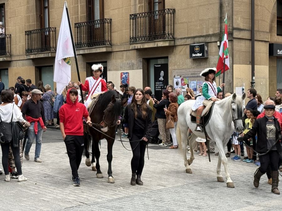Oñati da la bienvenida a los txantxikis