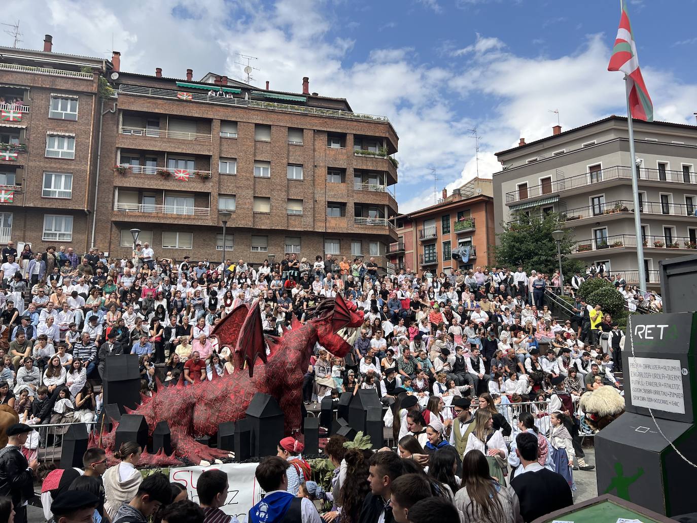 Desfile de carrozas en Urretxu