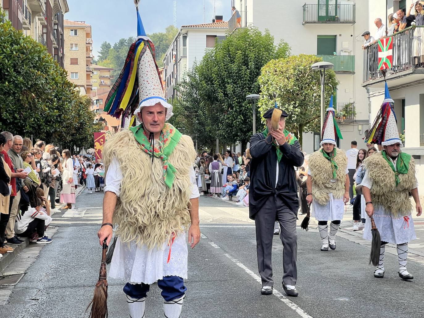 Desfile de carrozas en Urretxu