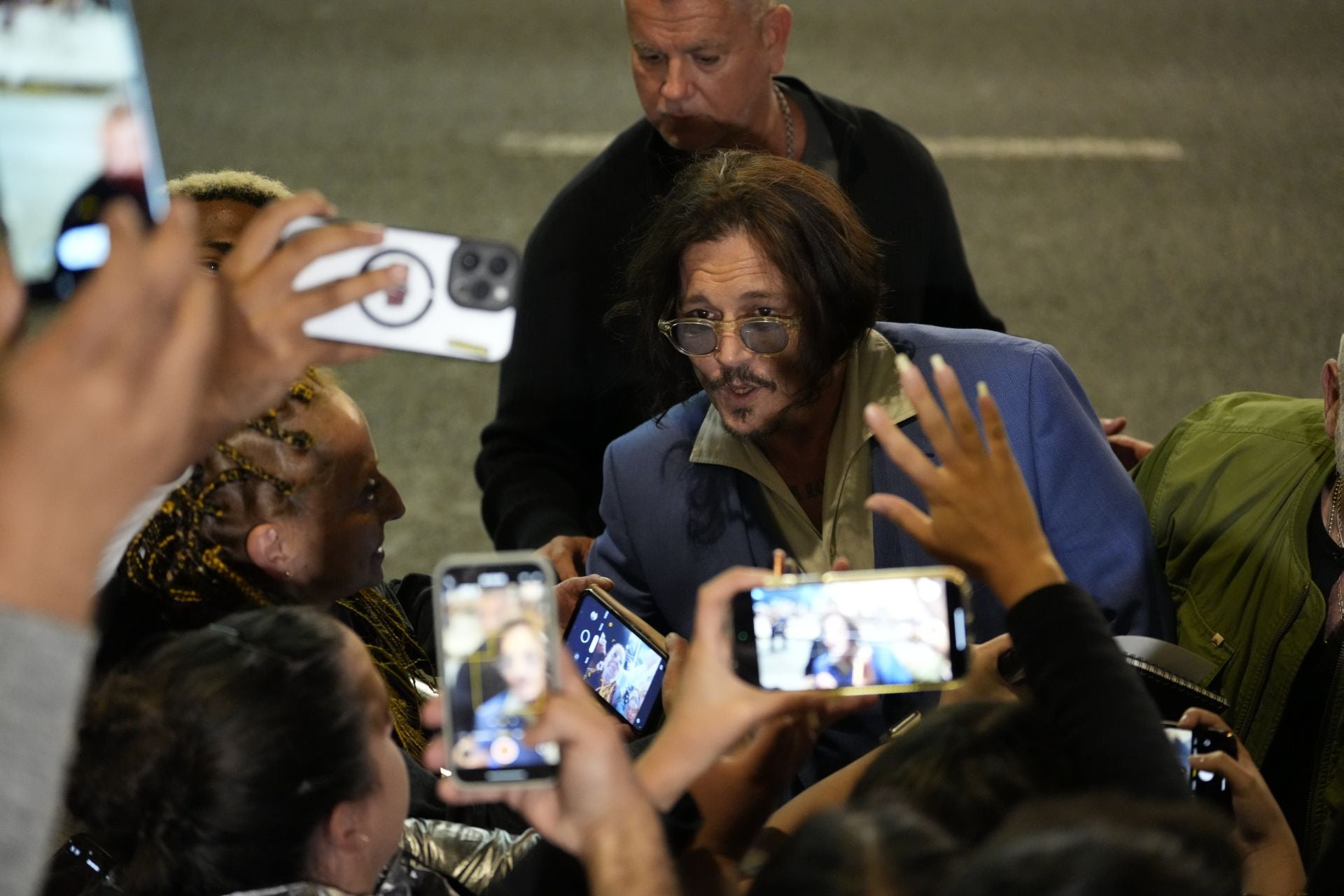 Johnny Depp causa furor a su llegada a Donostia