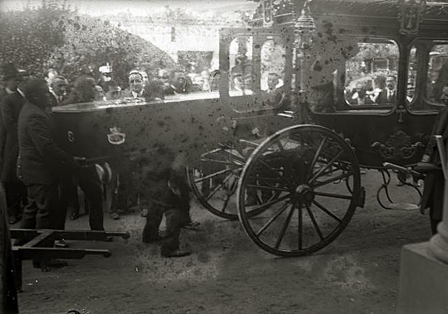 Un carro fúnebre en 1916 en San Sebastián.
