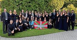 Las voces de Ganbara Abesbatza actuando en el festival internacional del mar báltico celebrado el fin de semana en Jürmala, y de excursión en Riga, la turística capital de Letonia.