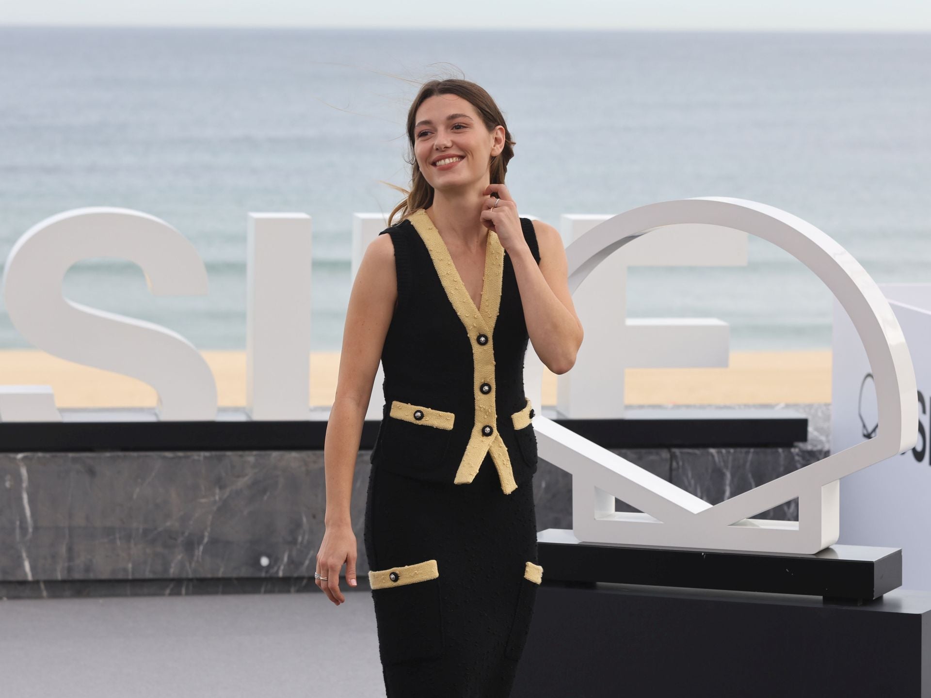 El look oscuro de Ester Expósito para presentar &#039;El Llanto&#039; en San Sebastián