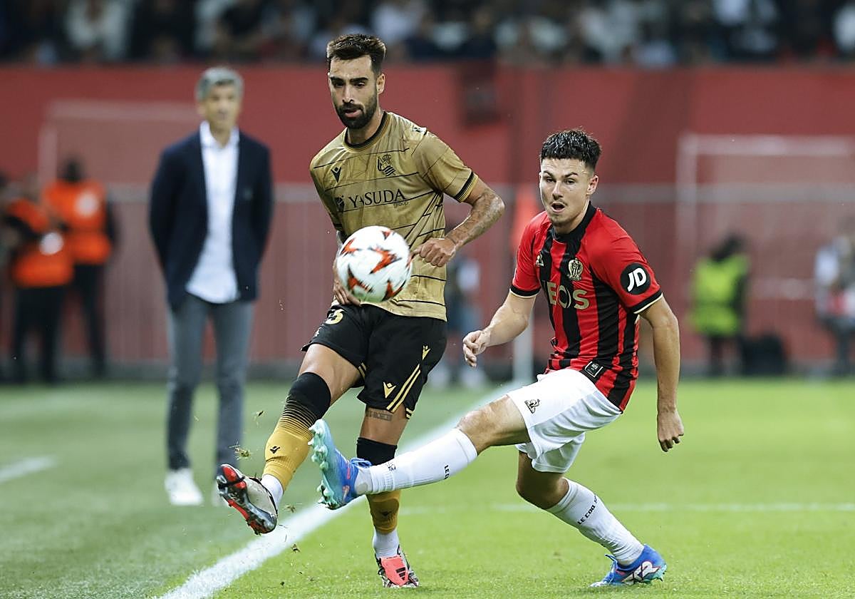 uBrais sirve un balón bombeado desde la línea de banda derecha para lanzar a los atacantes realistas.