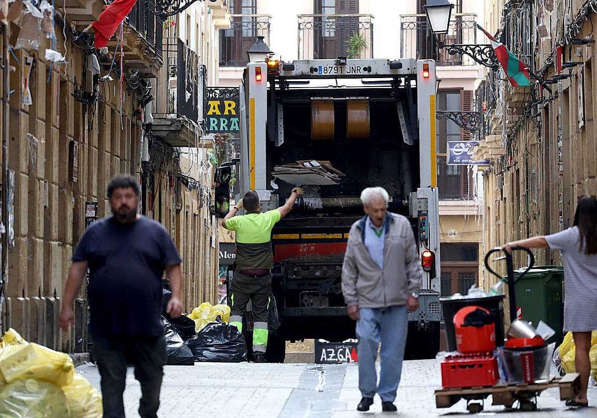 La tasa de recogida de residuos de San Sebastián registrará un aumento del 26,34% para alcanzar «el déficit cero que exige la Unión Europea».