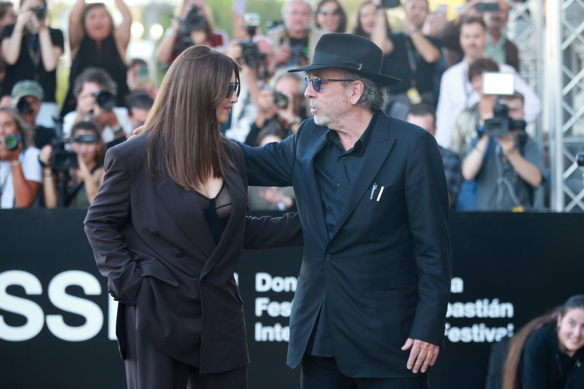 Monica Bellucci llega al Zinemaldia con Tim Burton