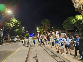 Los seguidores de la Real, tras el partido ante el Niza sin posibilidad de coger un medio de transoprte para llegar al centro de la ciudad