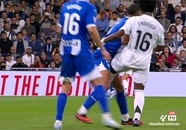 Endrick propinó este puntapié a Mouriño, tras el que sólo vio amarilla