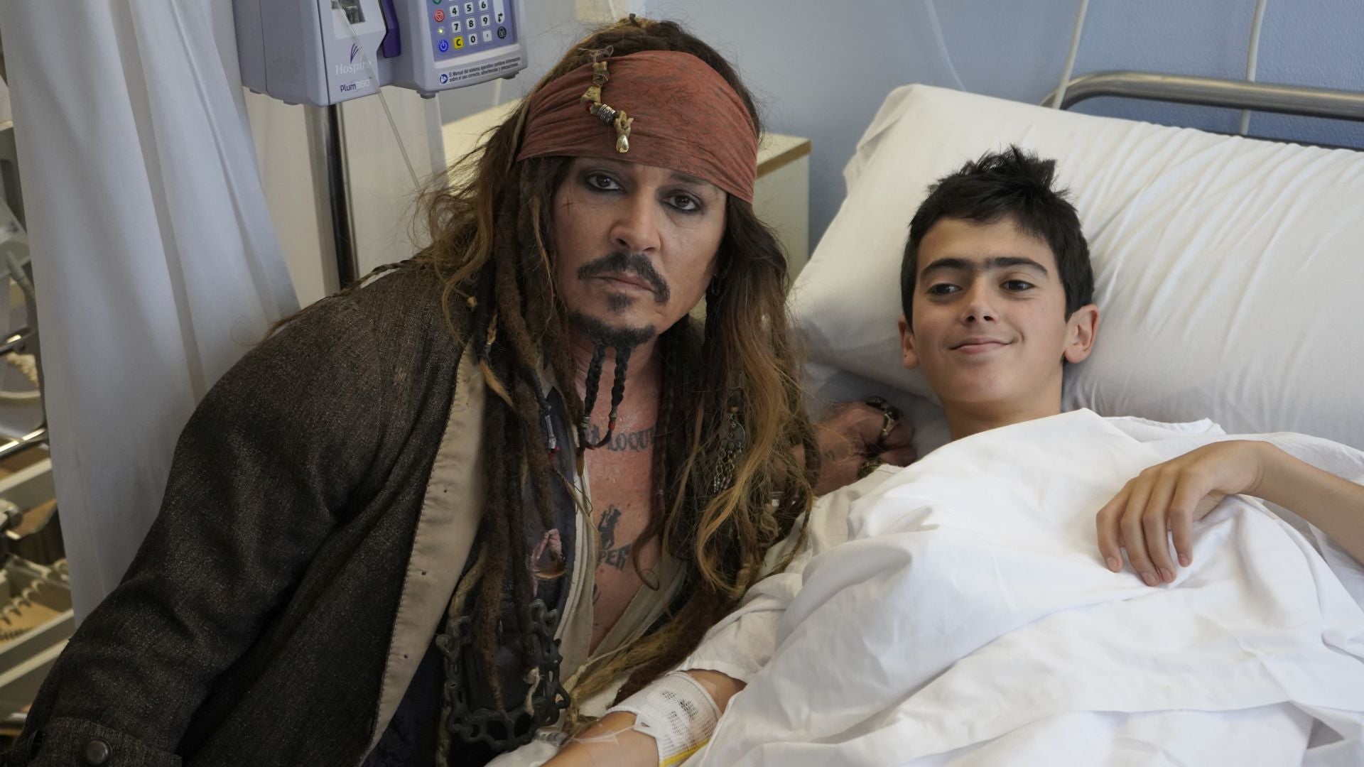 Las imágenes de Johnny Depp como Capitán Jack Sparrow en el Hospital de Donostia