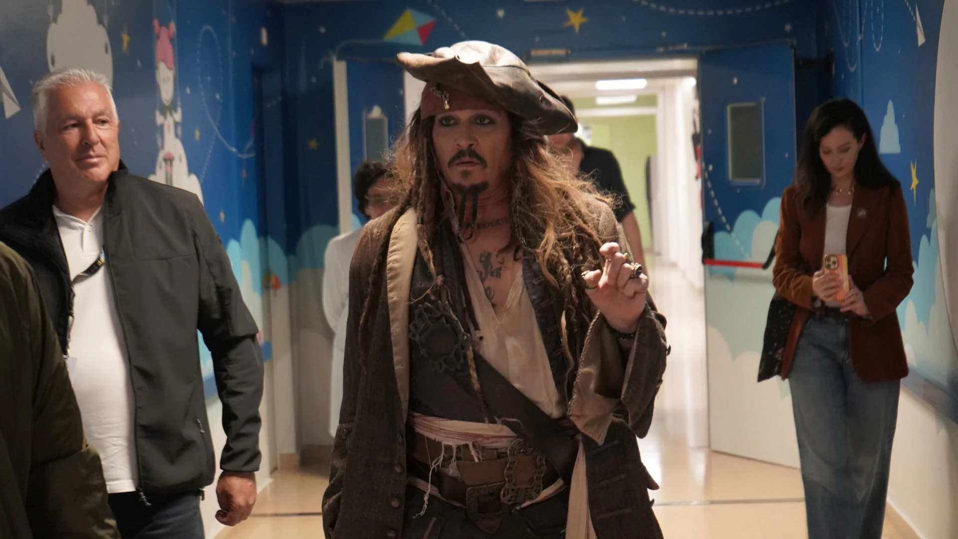 Las imágenes de Johnny Depp como Capitán Jack Sparrow en el Hospital de Donostia