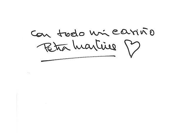 Autógrafo de Petra Martínez.