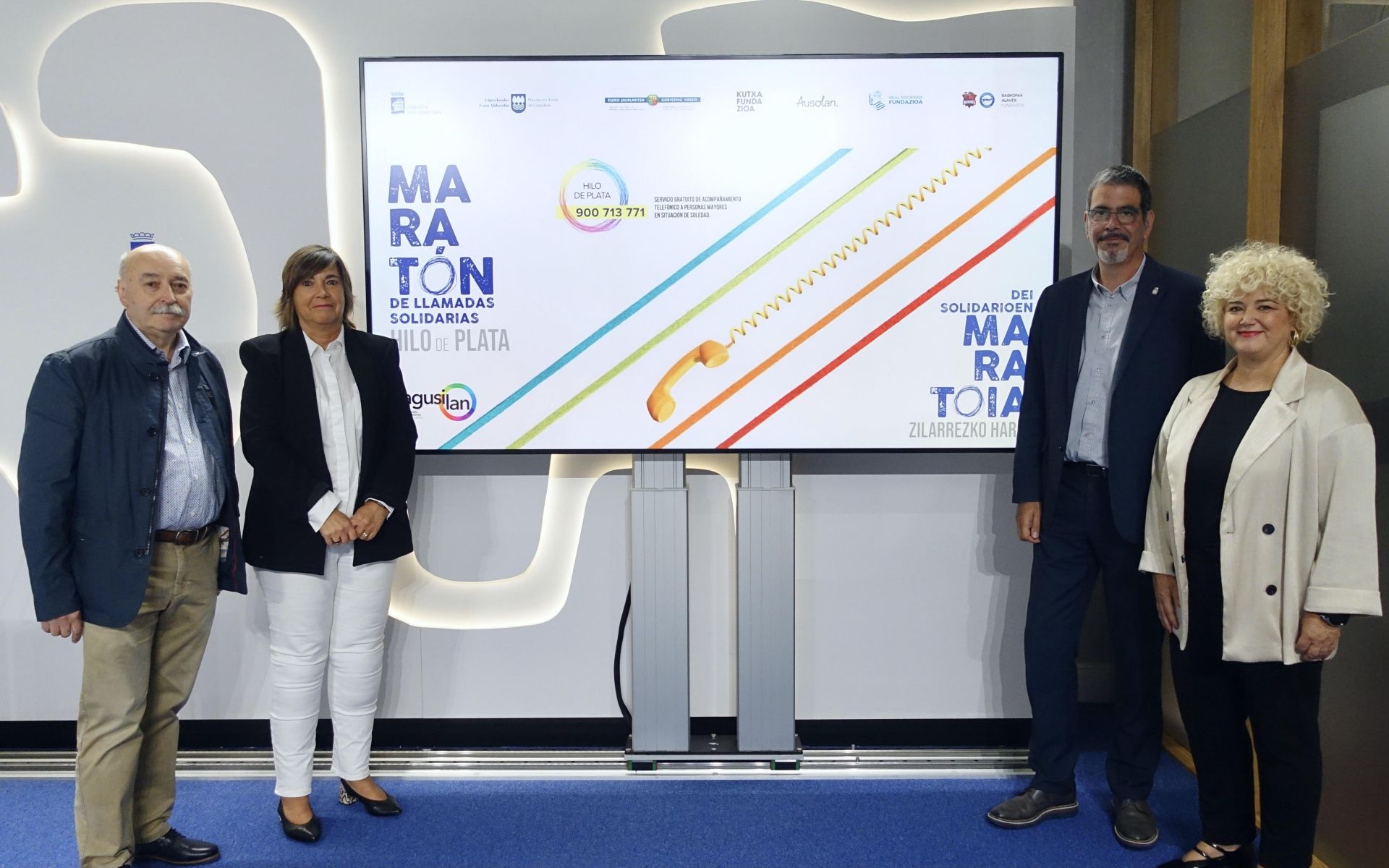 El presidente de Nagusilan, José Ramón Ecenarro, Marian Olabarrieta, Directora de Servicios Sociales del Gobierno Vasco, el alcalde Eneko Goia y la diputada de Cuidados y Políticas Sociales Maite Peña.