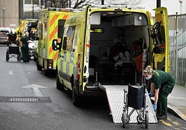 Tratar de desplazarse al centro médico por cuenta propia puede agravar la situación, lo mejor es llamar a una ambulancia.