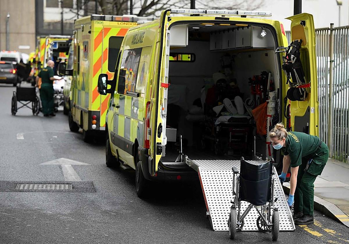 Tratar de desplazarse al centro médico por cuenta propia puede agravar la situación, lo mejor es llamar a una ambulancia.