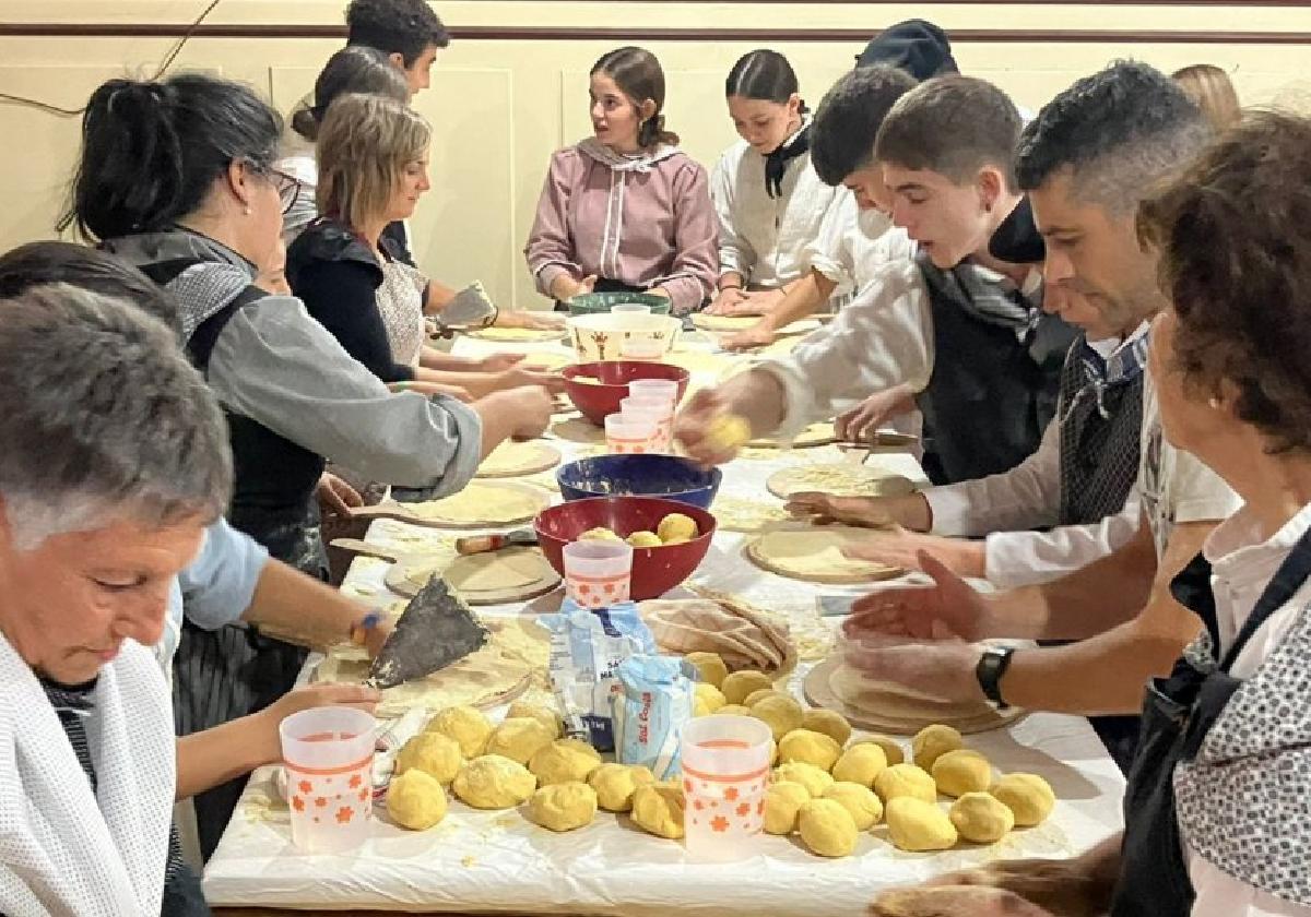 Los talos y los talogiles fueron los principales protagonistas durante toda la mañana y su cocina fue un hervidero de actividad.