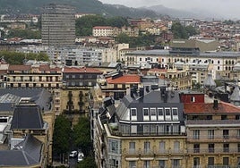 Vista del centro de Donostia desde el cerro de San Bartolomé.