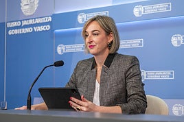 La portavoz del Gobierno Vasco, Maria Ubarretxena, durante la rueda de prensa posterior al Consejo de Gobierno.