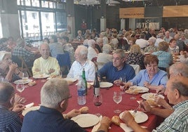 Un centenar de jubilados celebra su Día Internacional