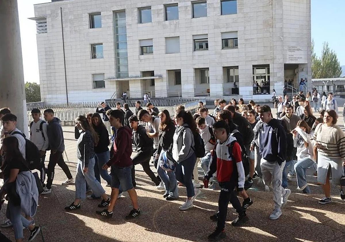 Los alumnos del profesor de la UPV que sufrió un escrache piden que sea apartado: «Que no vuelva a darnos clase»