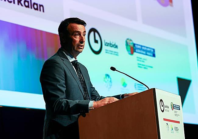 Mikel Torres, vicelehendakari segundo y consejero de Economía, Trabajo y Empleo del Gobierno Vasco, durante su intervención en Ficoba.