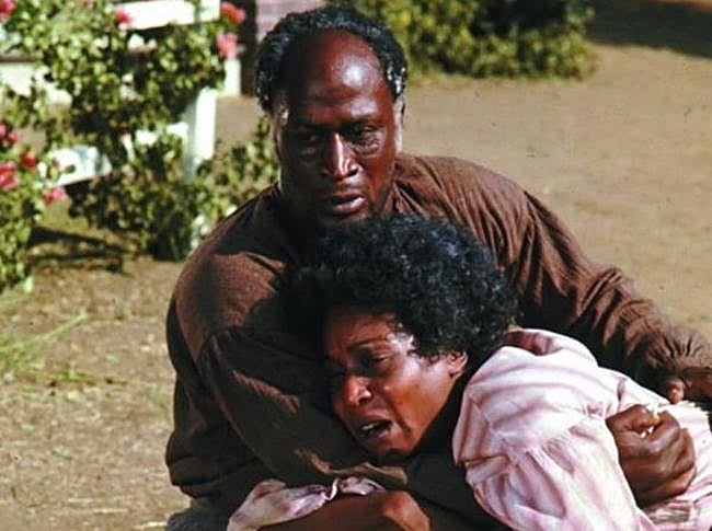 John Amos, protagonista de 'Raíces' como Kunta Kinte.