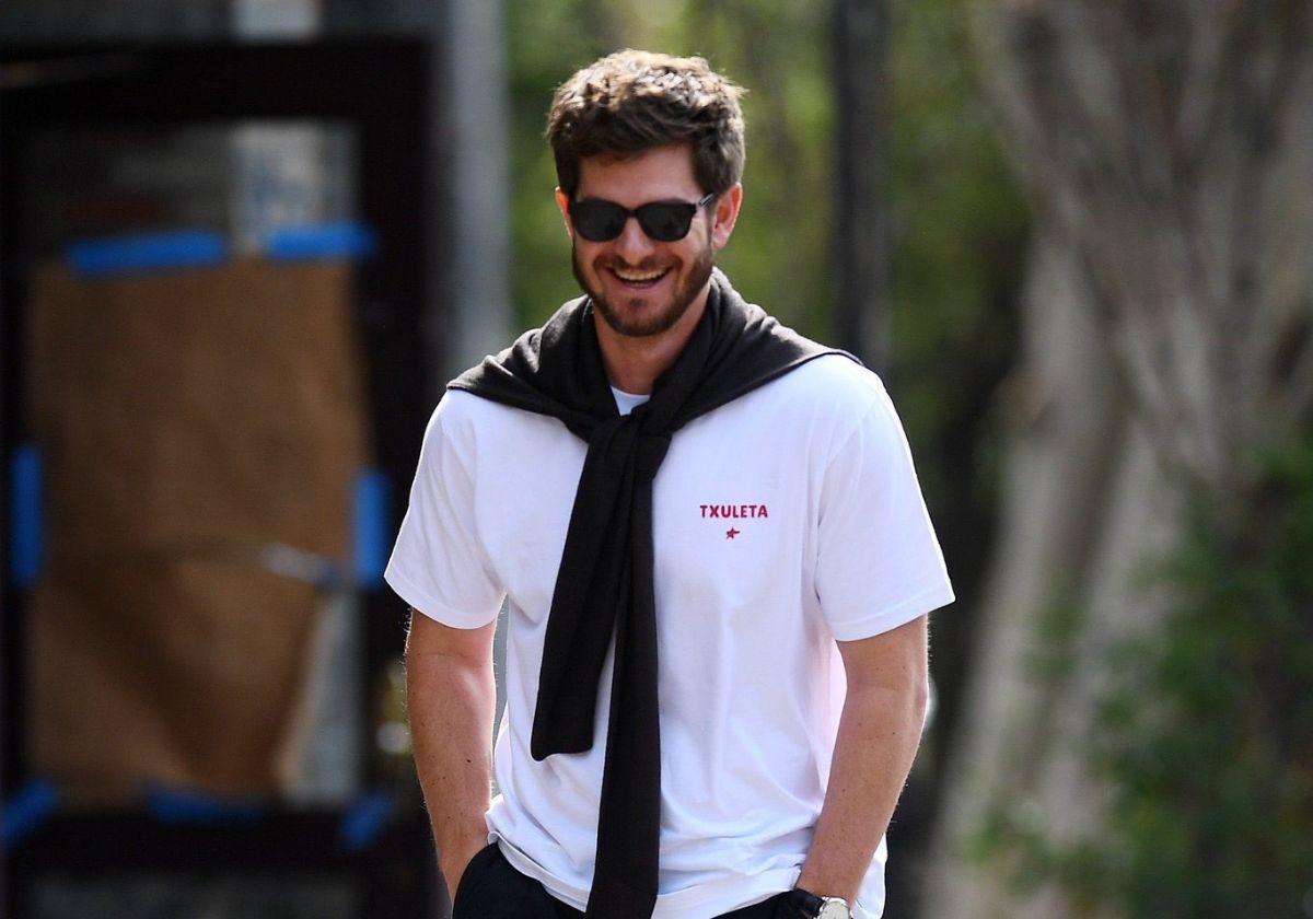 El guiño de Andrew Garfield a San Sebastián: luce por el mundo esta famosa marca guipuzcoana